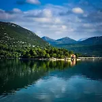 Mala Kuca Tatil Evi *