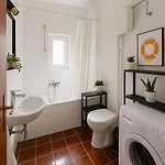 Mala Kuca *