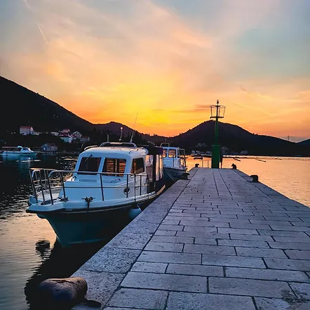 بيت للعطل Mala Kuca *