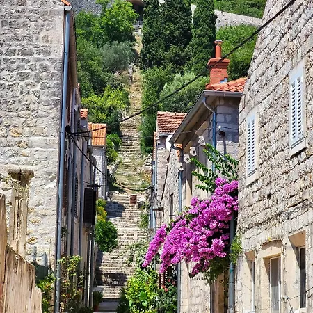 Mala Kuca بيت للعطل *